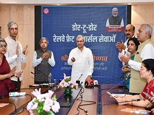 ashwini-vaishnaw-inaugurates-sonik-integrated-logistics-hub-flags-off-door-to-door-freight-and-parcel-services